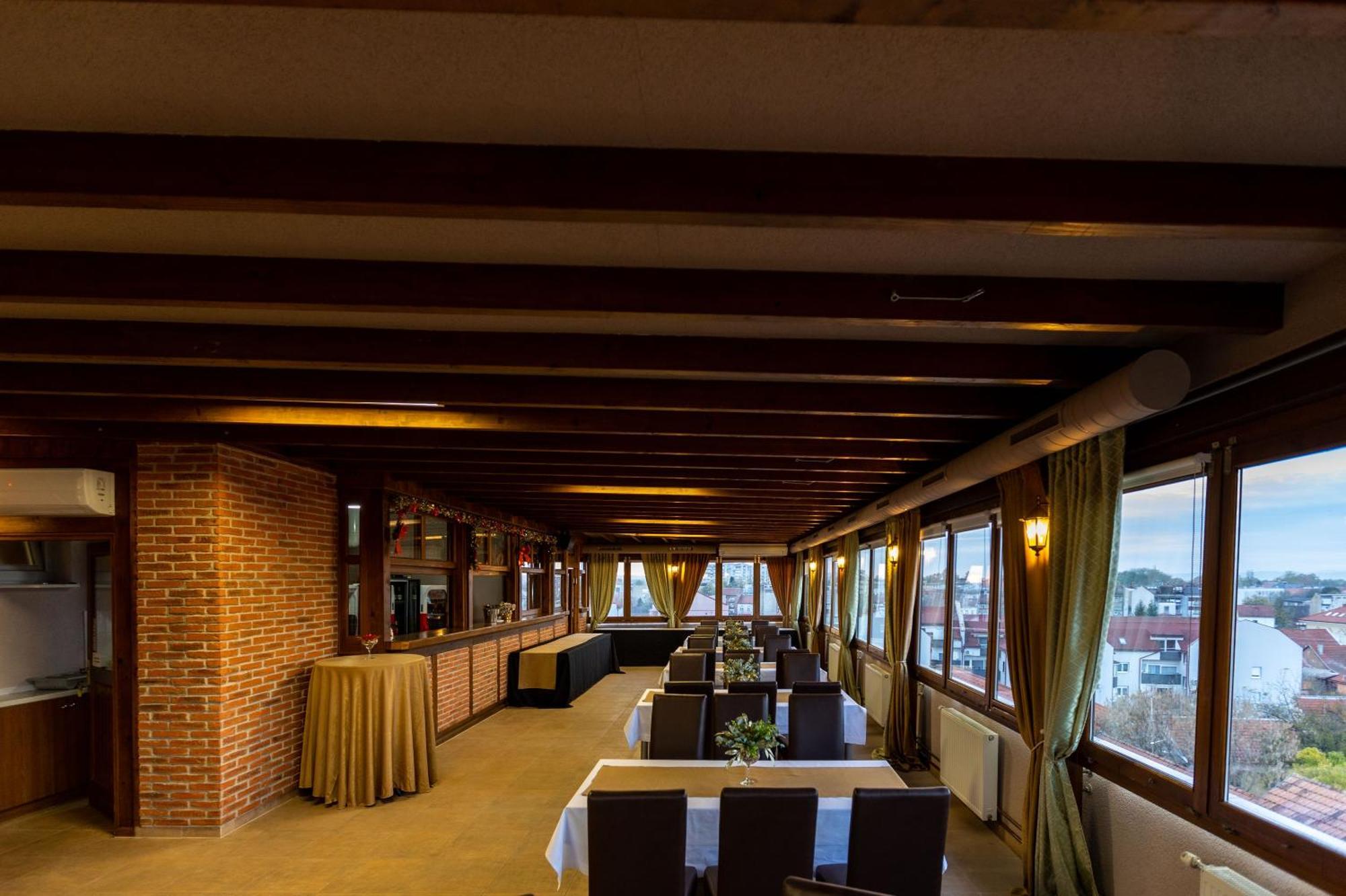 Art Hotel Славонски-Брод Экстерьер фото