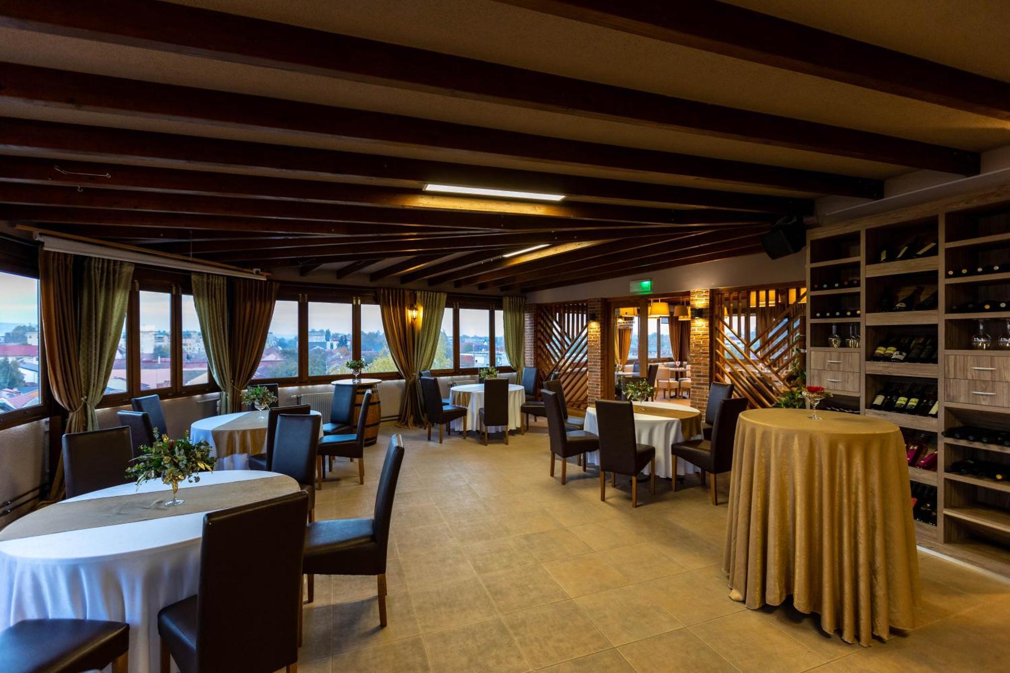 Art Hotel Славонски-Брод Экстерьер фото