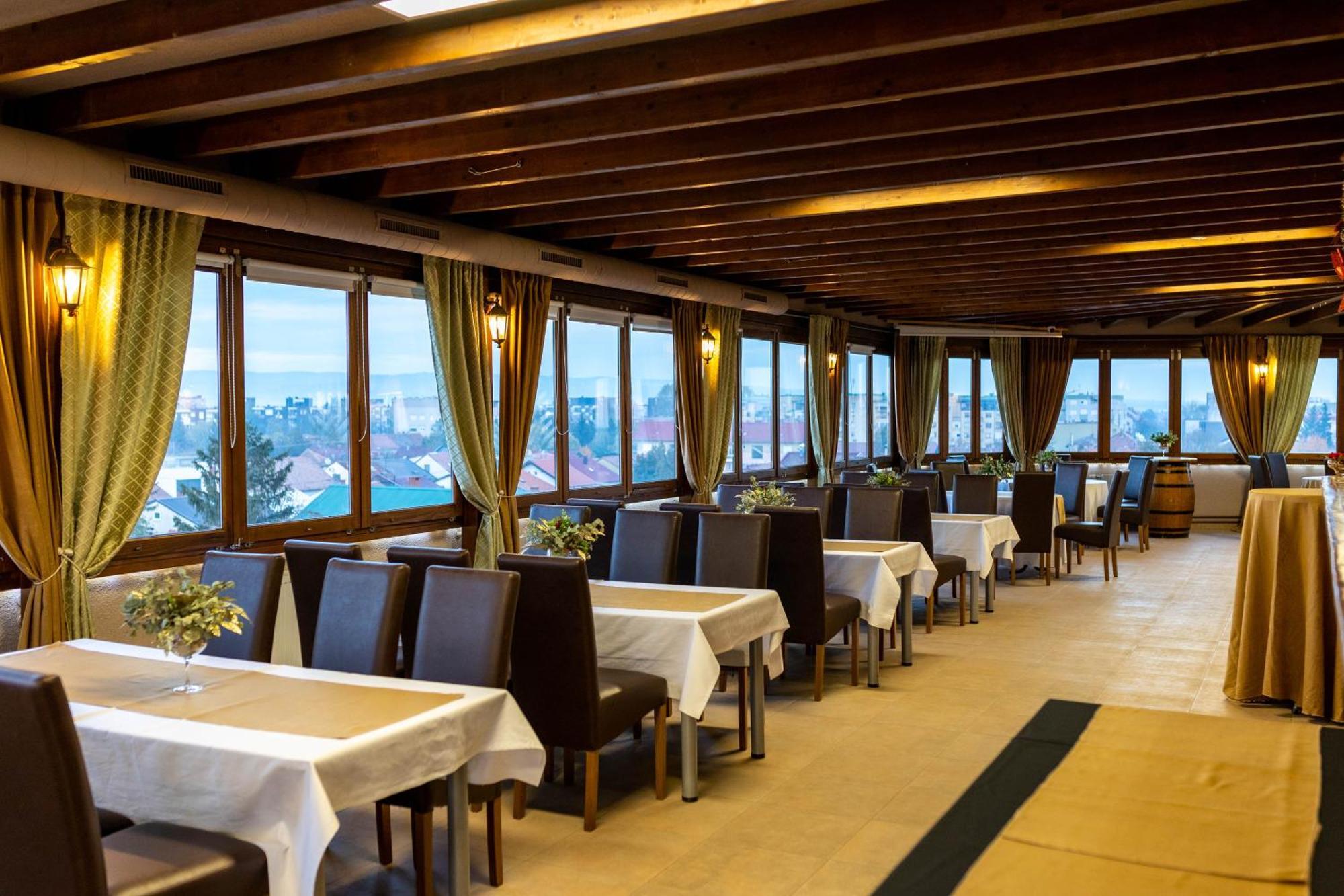 Art Hotel Славонски-Брод Экстерьер фото