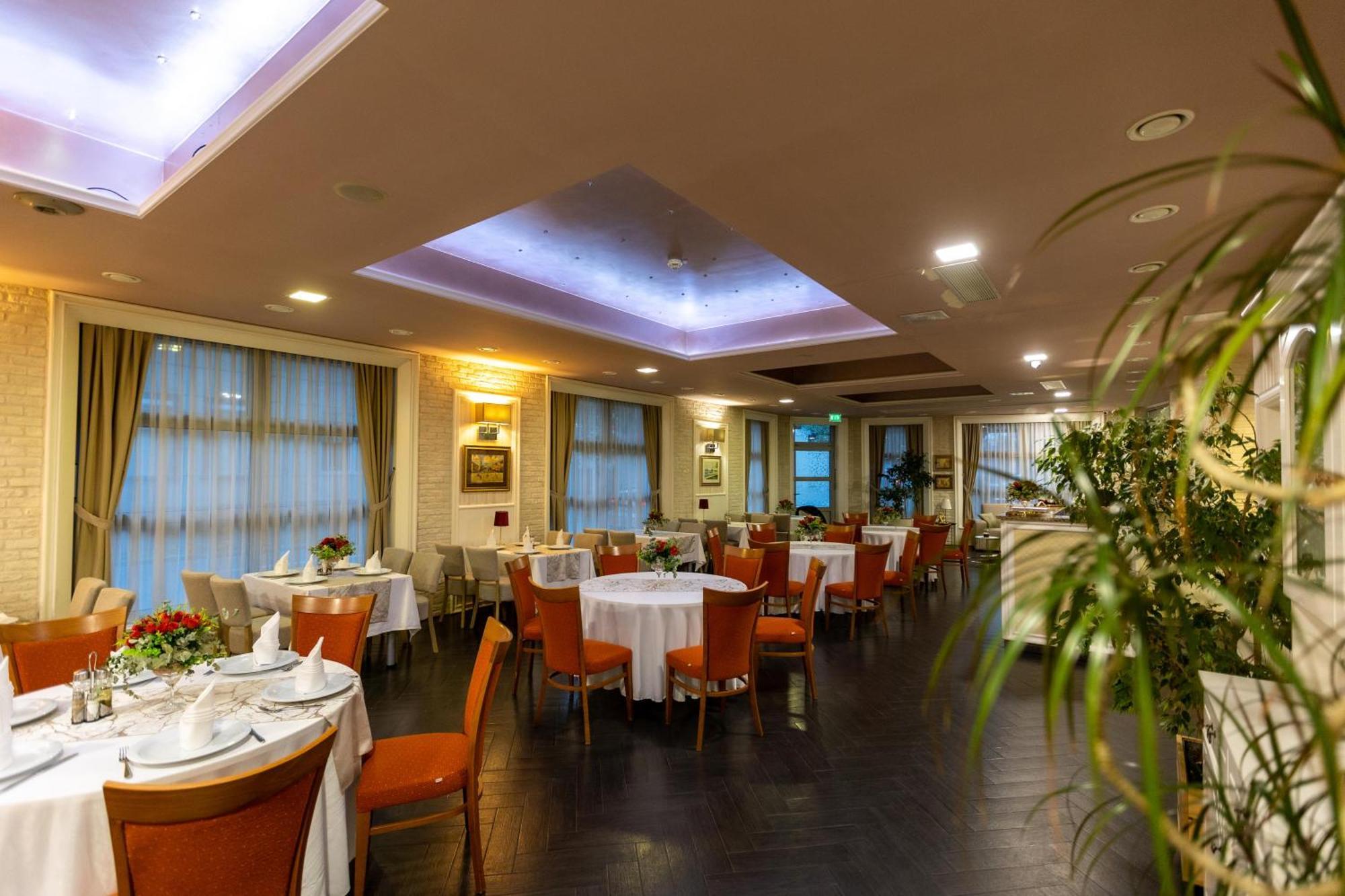 Art Hotel Славонски-Брод Экстерьер фото