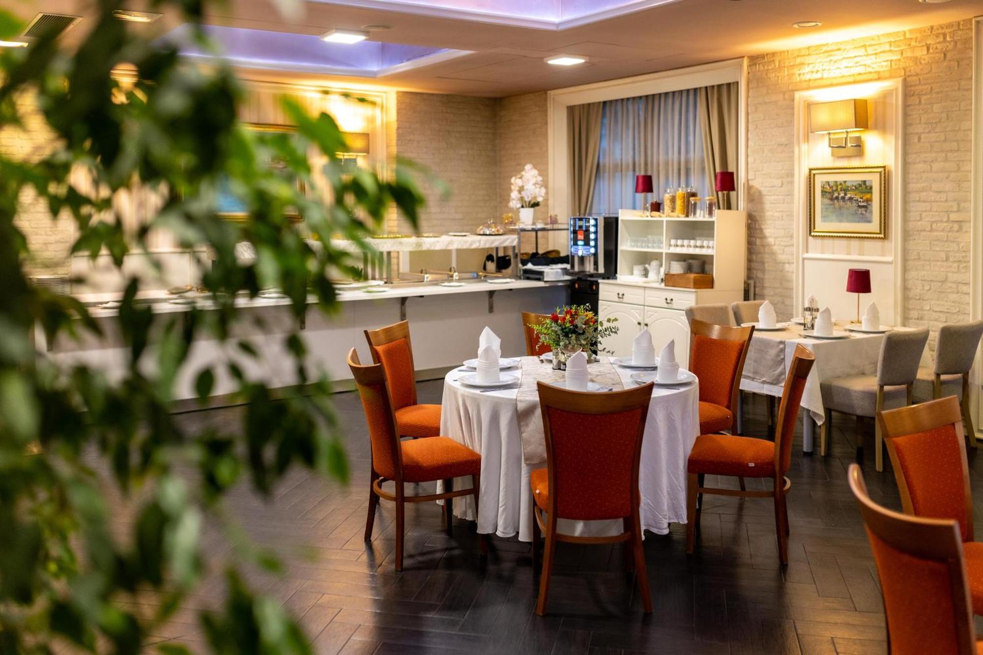 Art Hotel Славонски-Брод Экстерьер фото