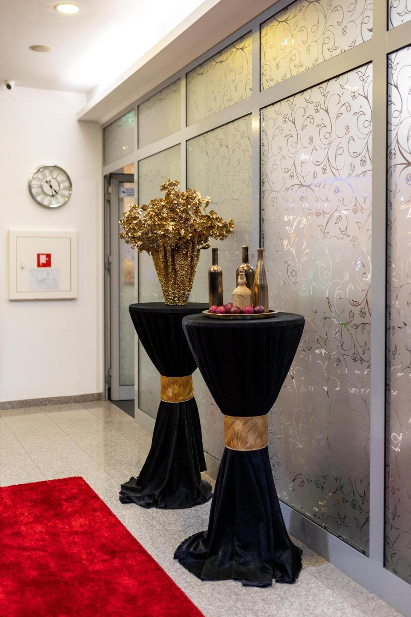Art Hotel Славонски-Брод Экстерьер фото